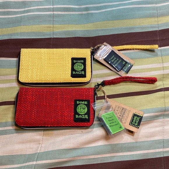 Wristlet.  Dime Bag Brand.  NWT. - Picture 1 of 11